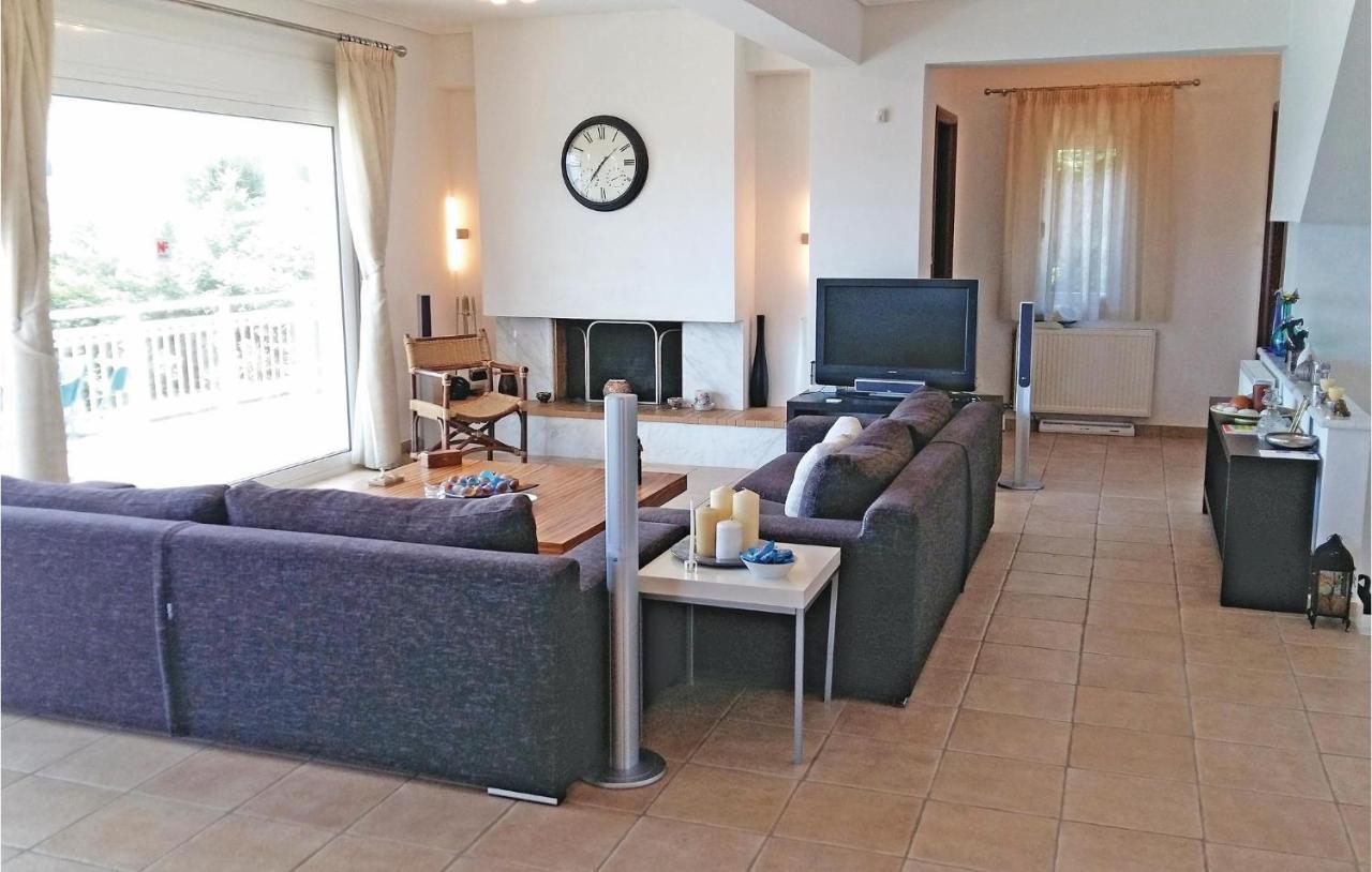 Beautiful In Theologos With Jacuzzi Holiday home *