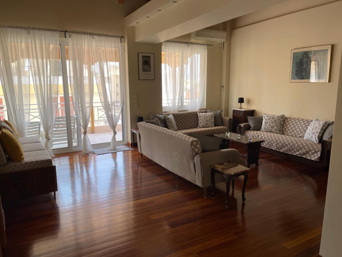 Azure Retreat Apartment *