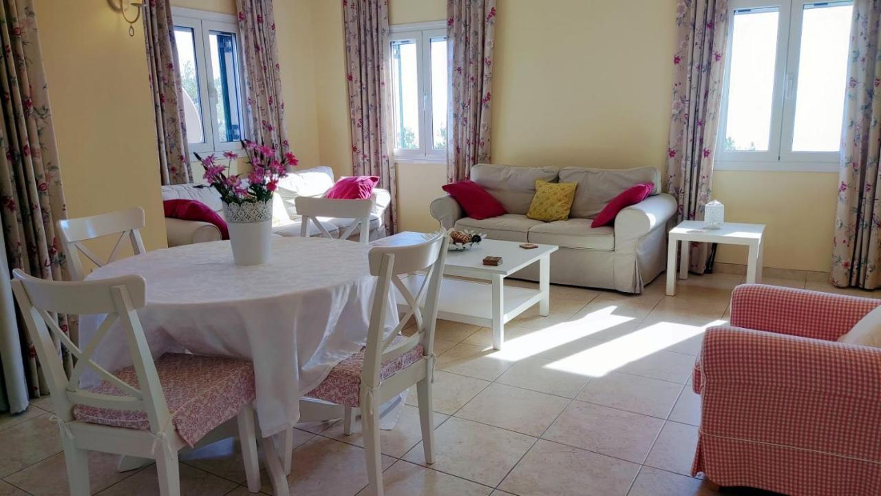 Nikolas House Holiday home