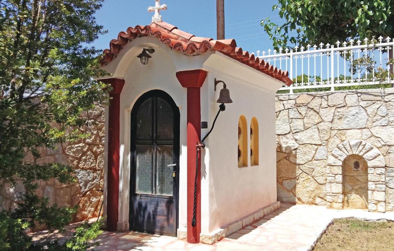Beautiful In Theologos With Jacuzzi Holiday home *