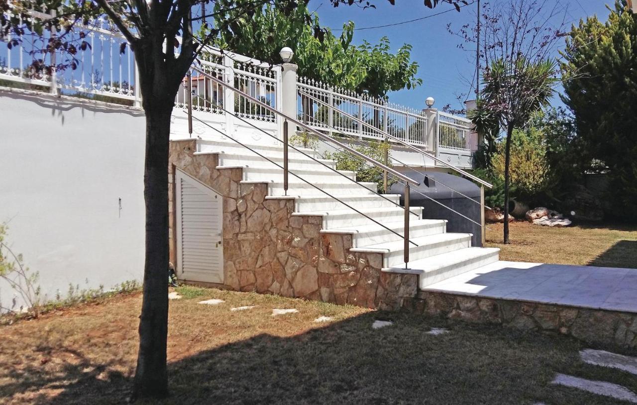 Beautiful In Theologos With Jacuzzi Holiday home