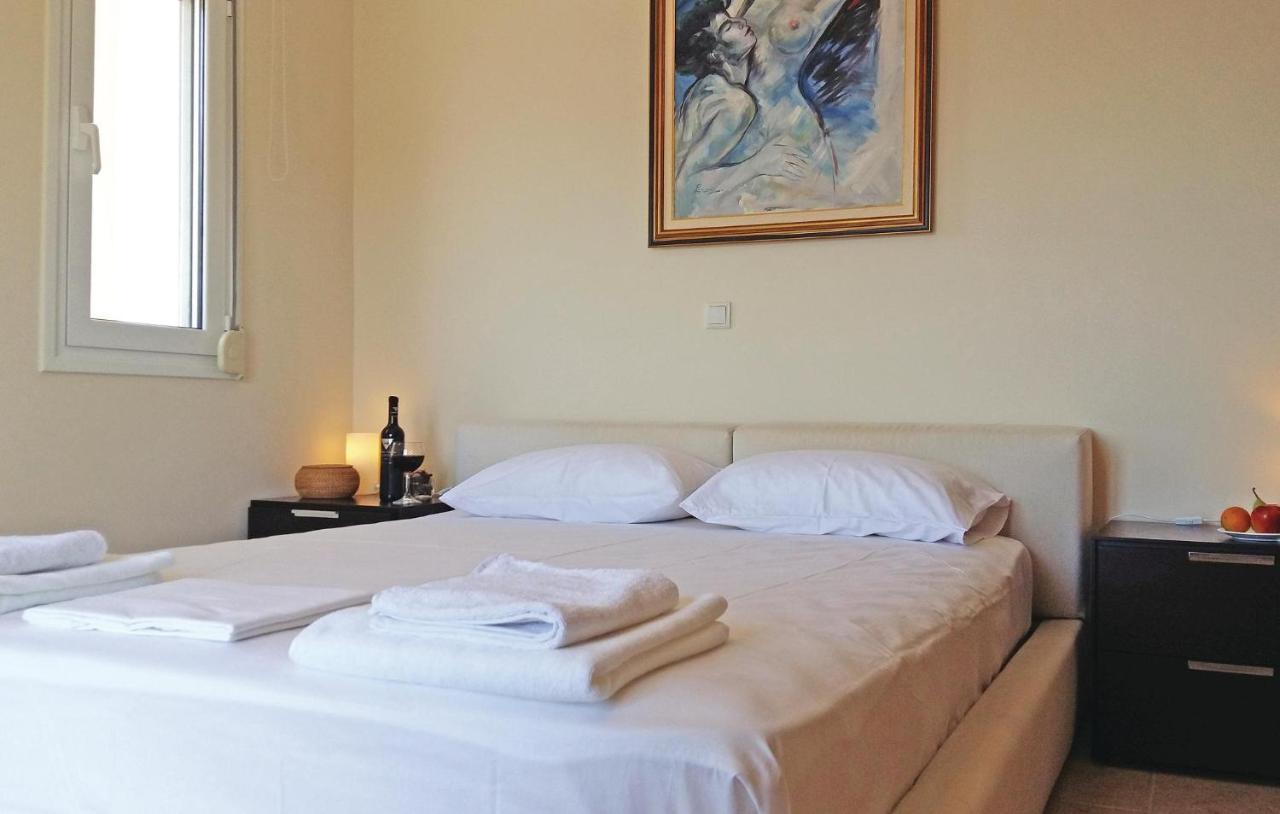 Holiday home Beautiful In Theologos With Jacuzzi *