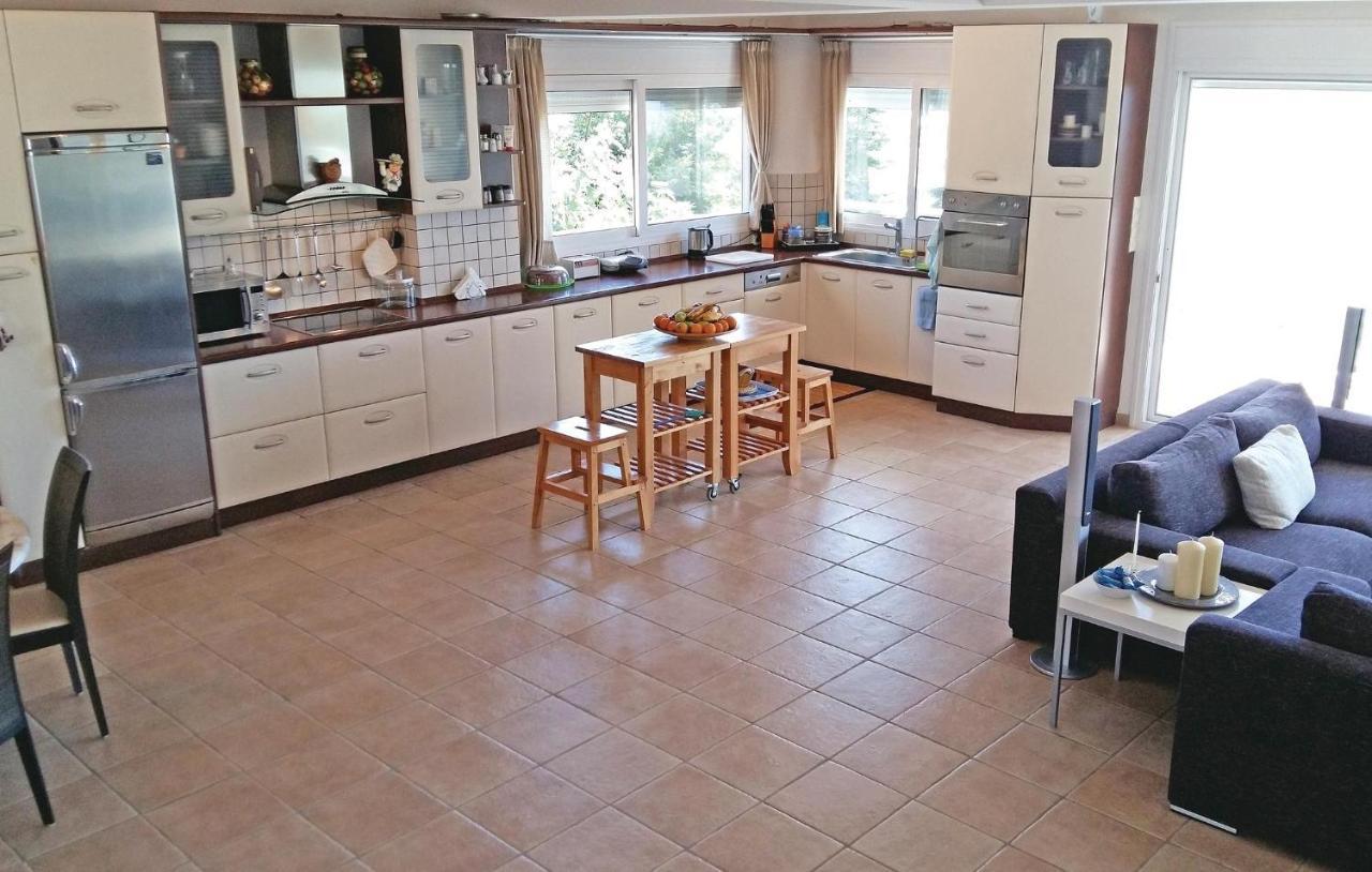 Holiday home Beautiful In Theologos With Jacuzzi *