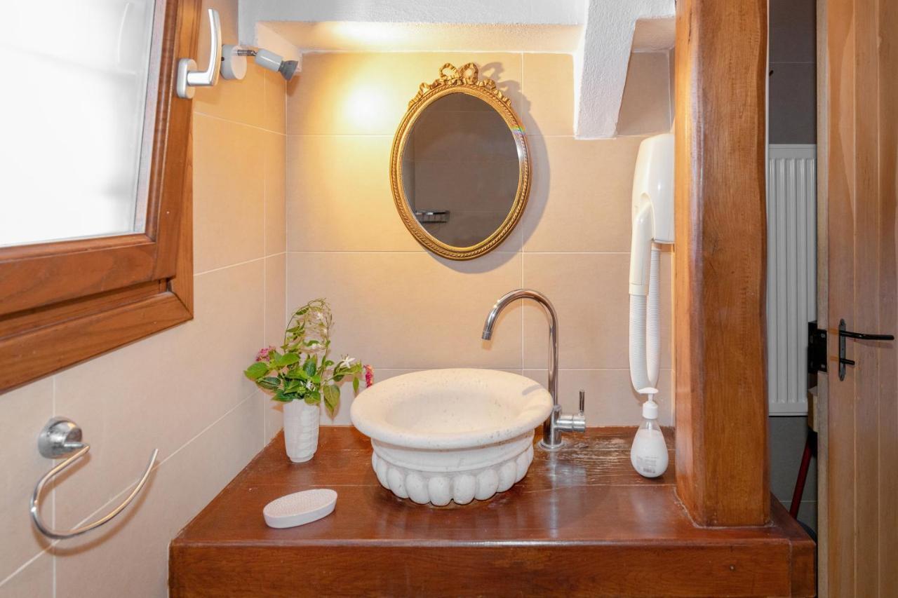 Apartment Traditional Arsanas *