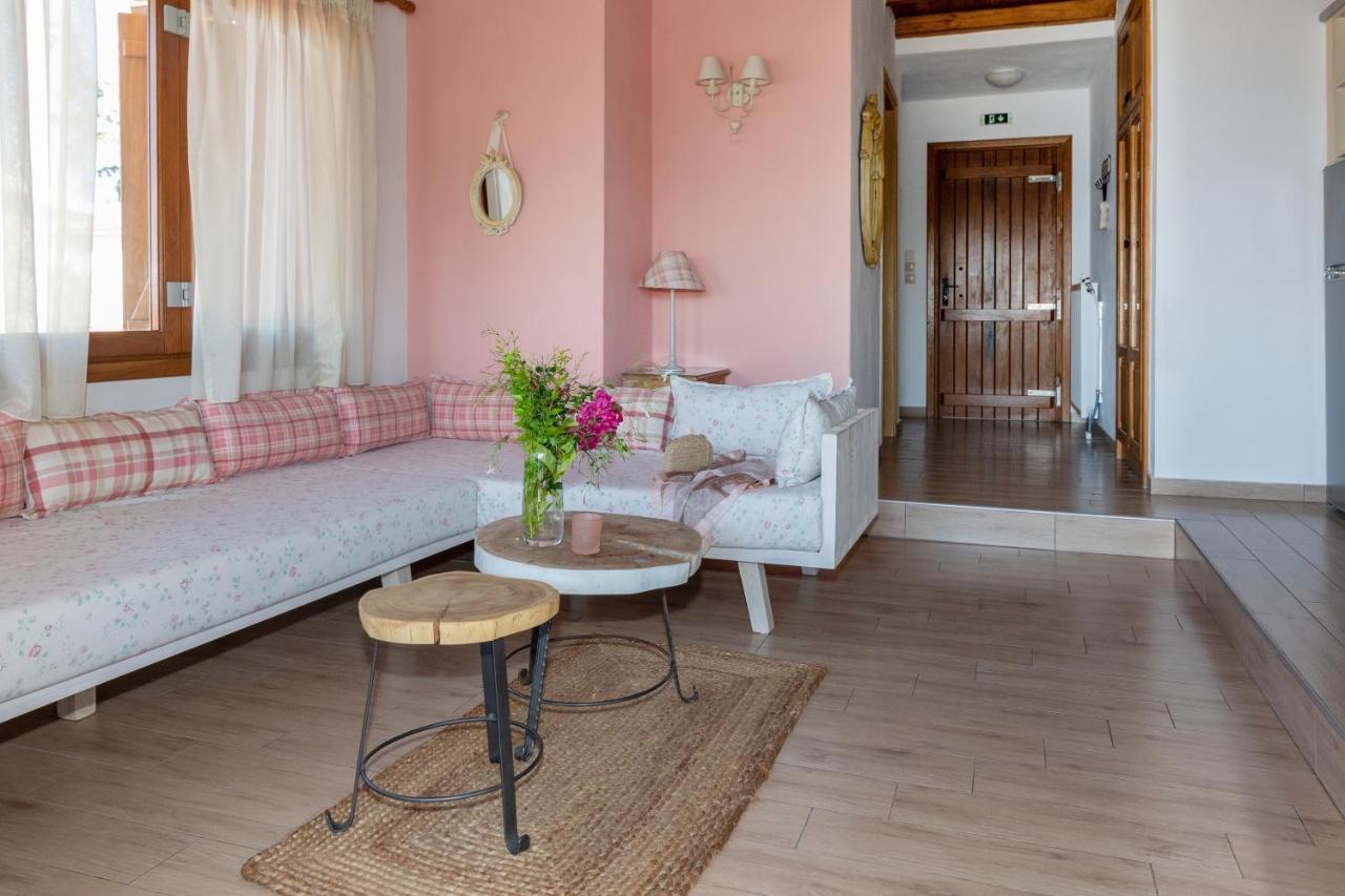 Apartment Traditional Arsanas *