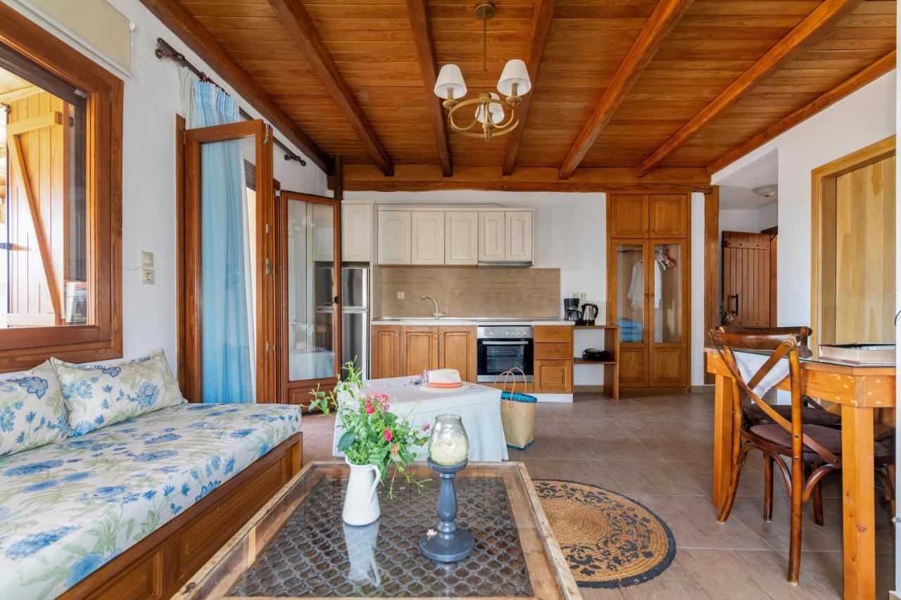 Apartment Traditional Arsanas *