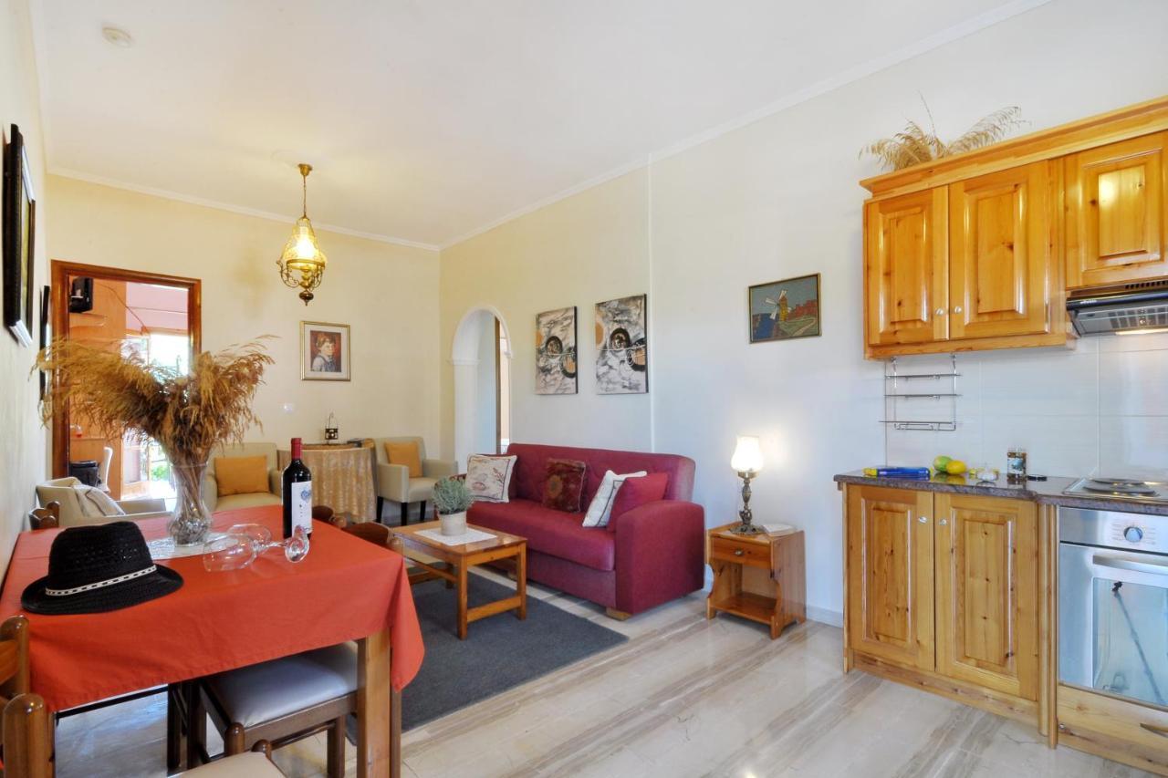 Marilena And Apartment
