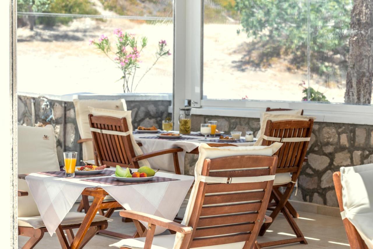 Konstantinos Aparthotel Adamantas (Milos)