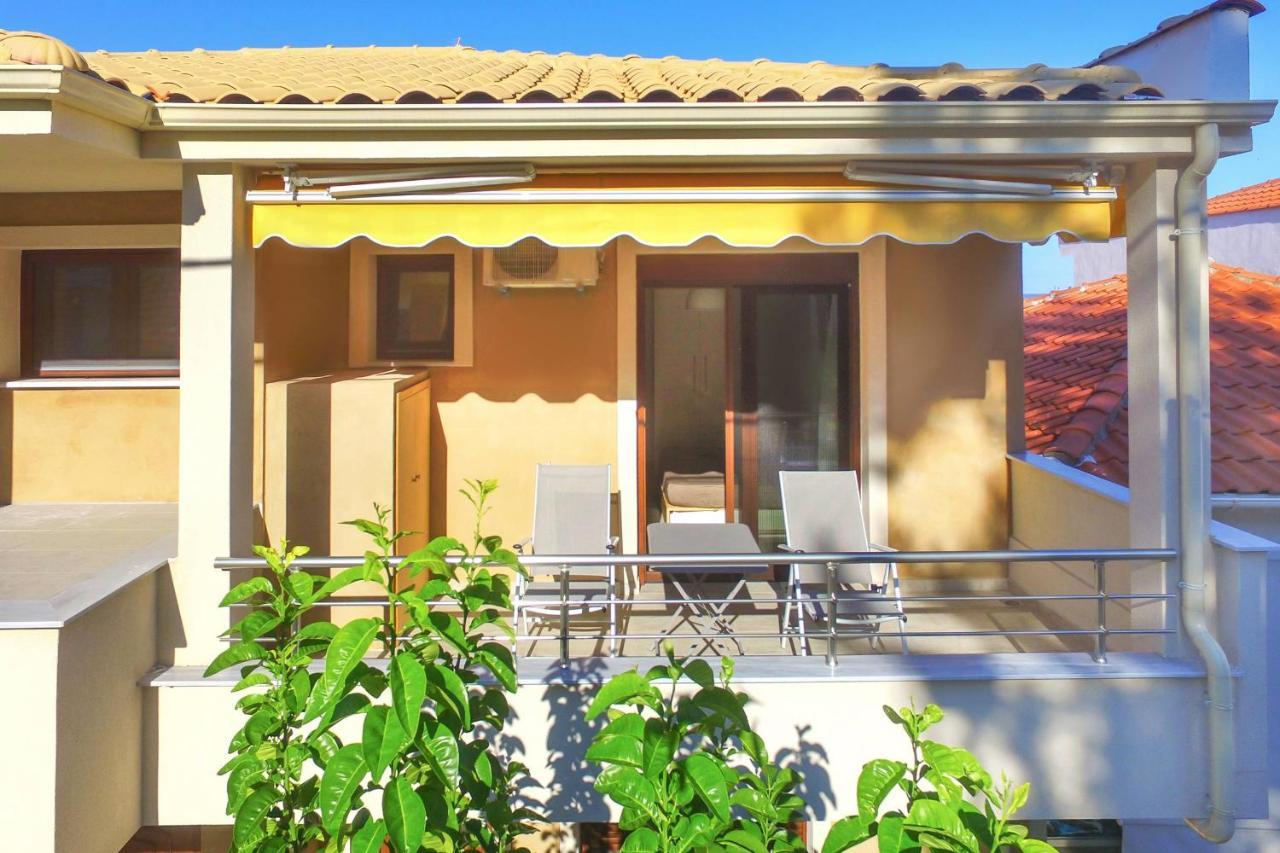 Grand Blue Apartment