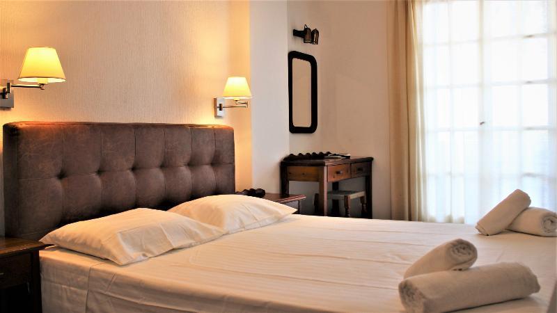 Artemis Santorini Kamari (Santorini)