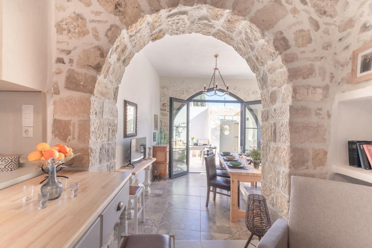 Stonehouse South Crete * Vori