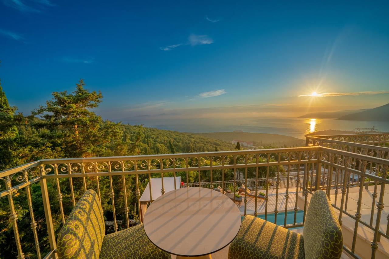 Villa Luxury Above Emblisi , With Heated Pool ! Fiskardo
