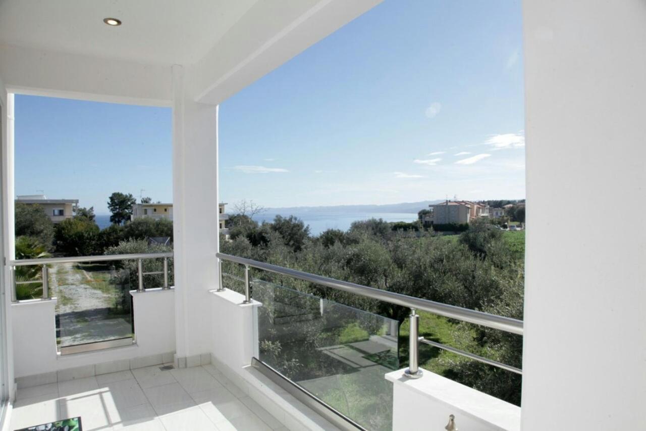 Evita , Athytos Wonderful ,63m2,a/c *