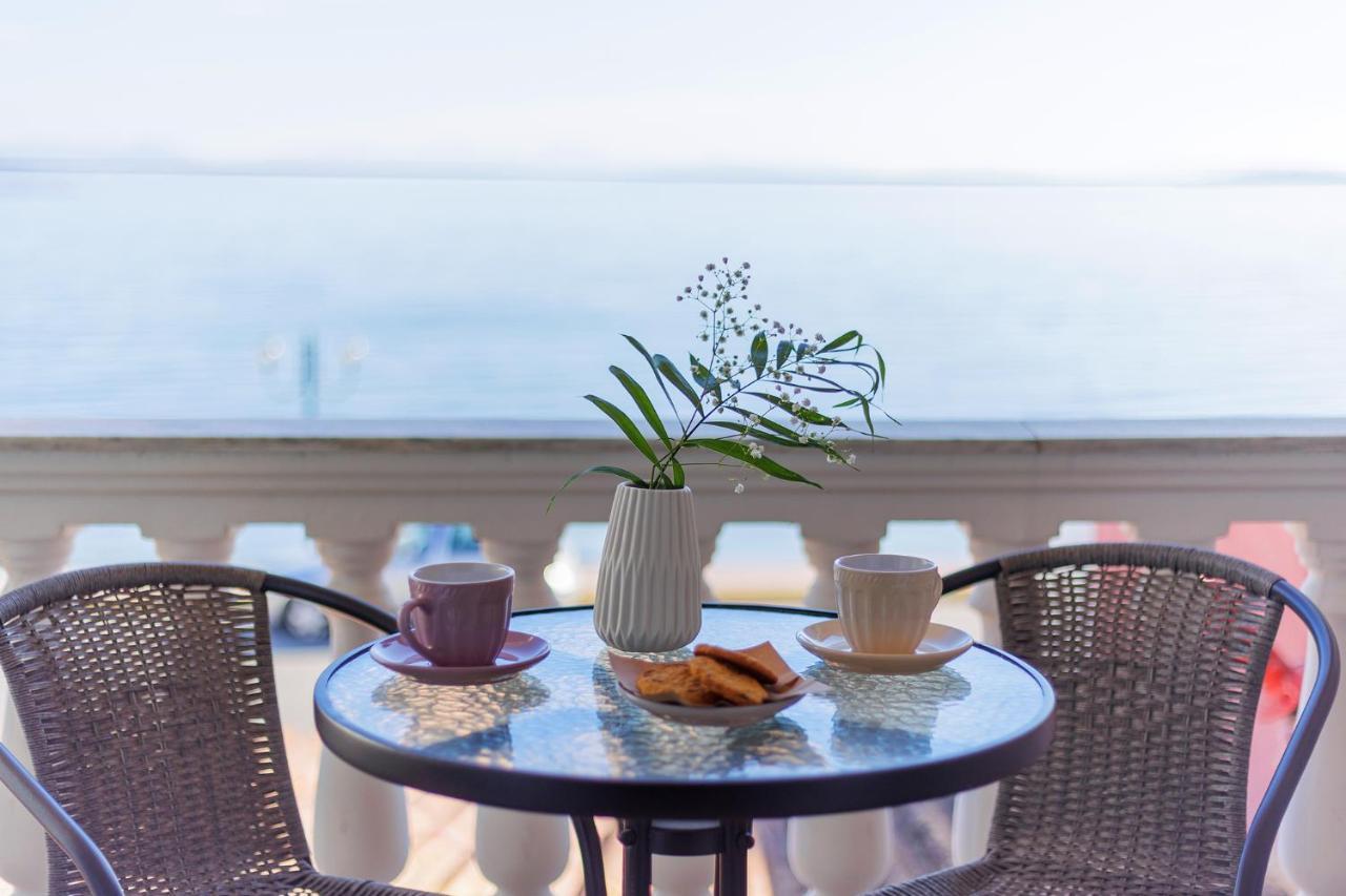 Apartment Marina Beachfront By Konnect, Ipsos