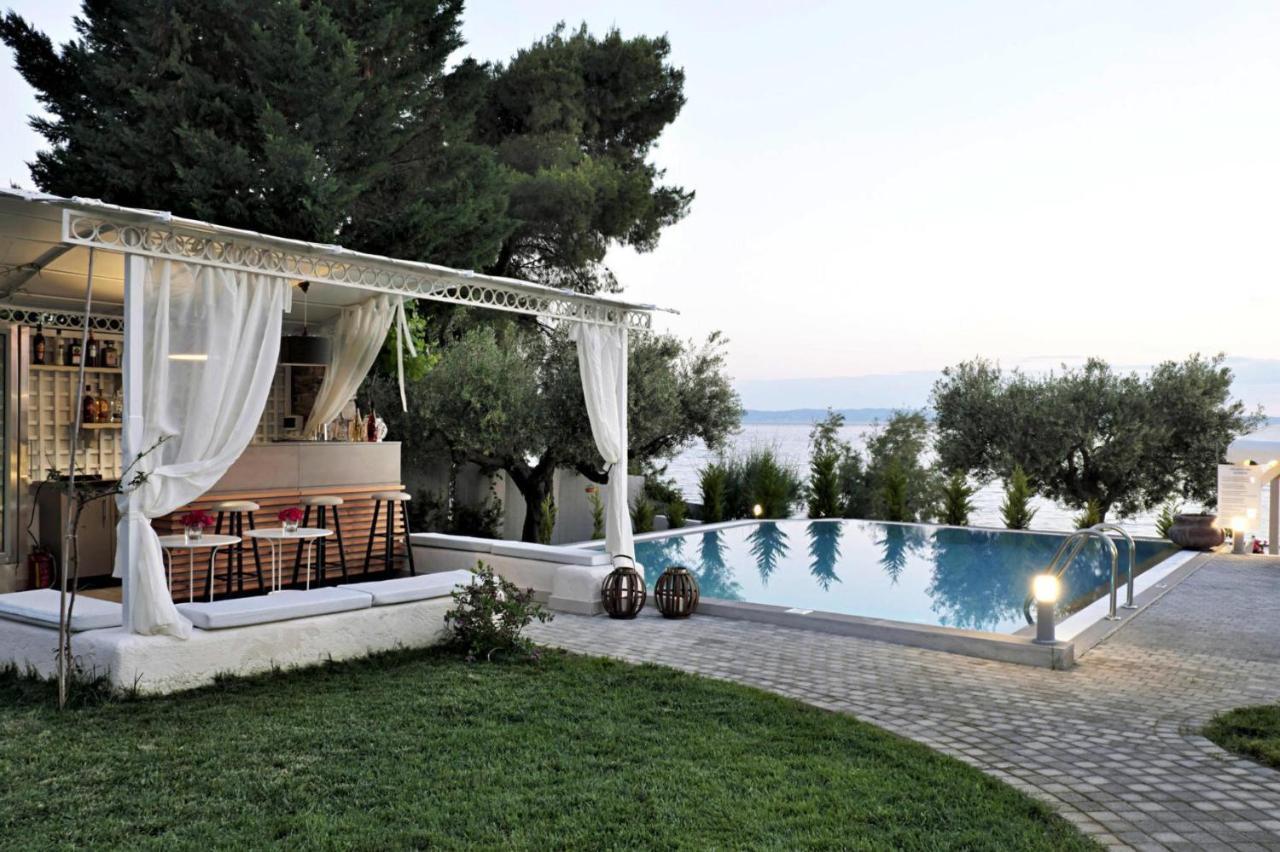 In Elia With A Shared Pool Apartment