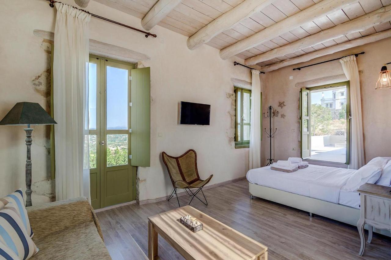 House, Castellos Kastellos