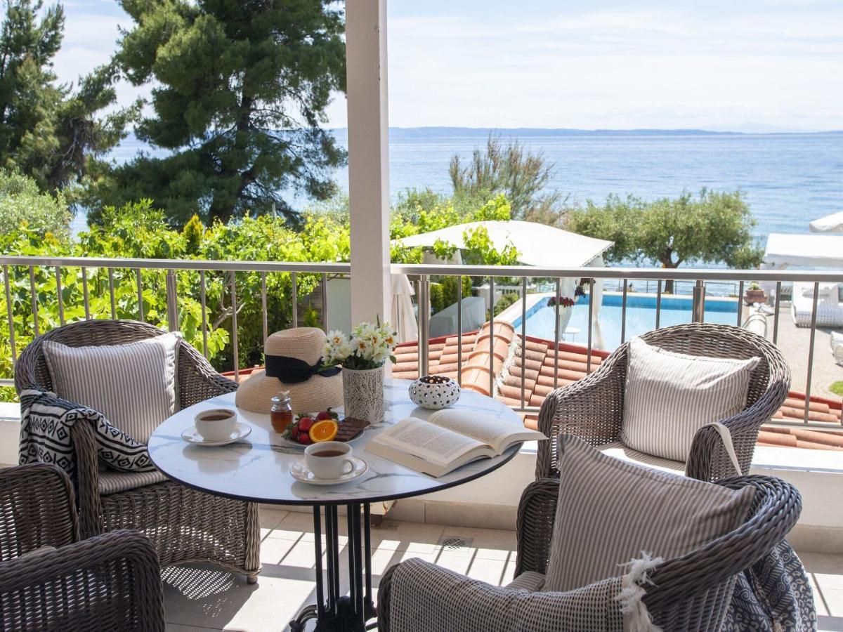 Apartment In Elia With A Shared Pool