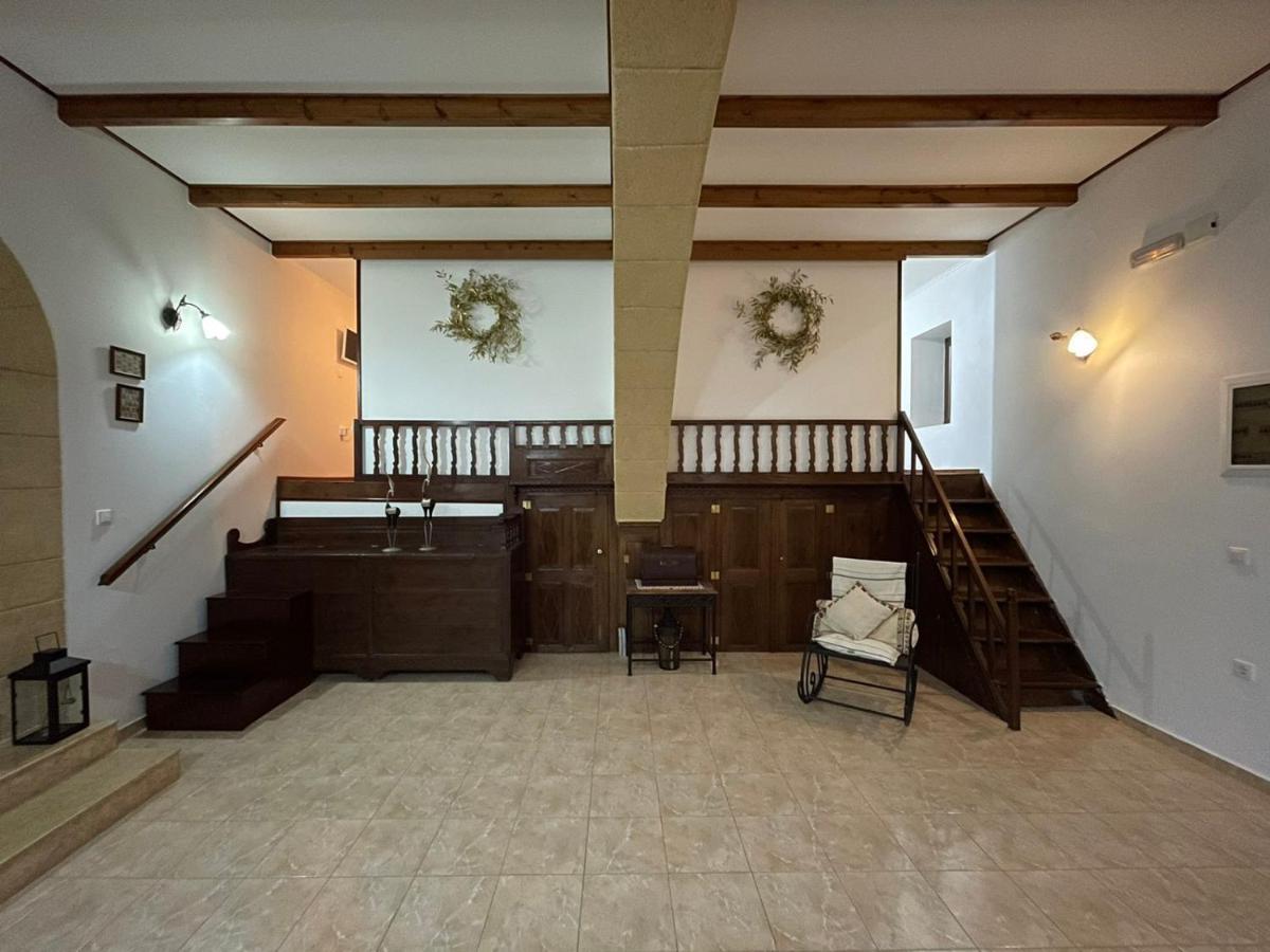 Kamara Traditional House Soroni