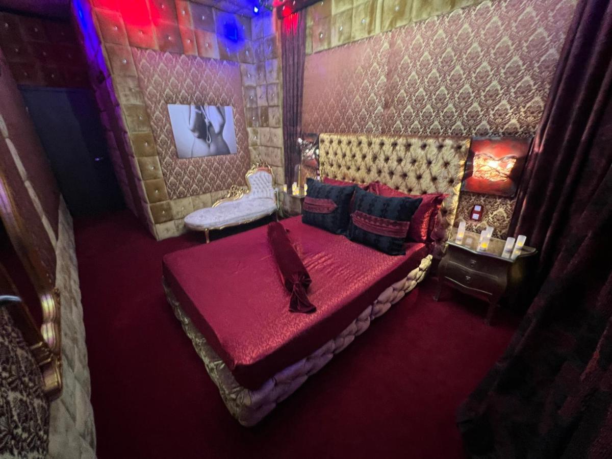 Priamos Erato Love hotel Athens