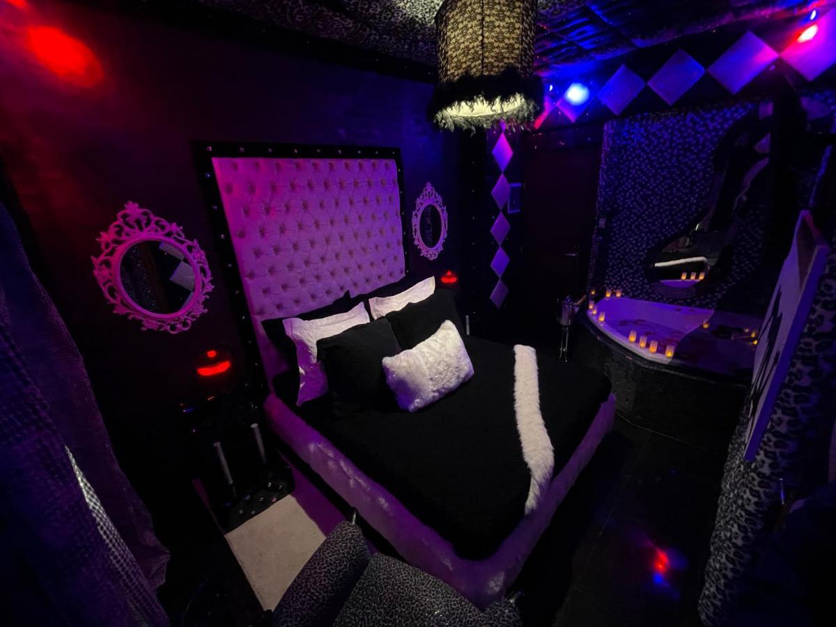 Priamos Erato Love hotel *