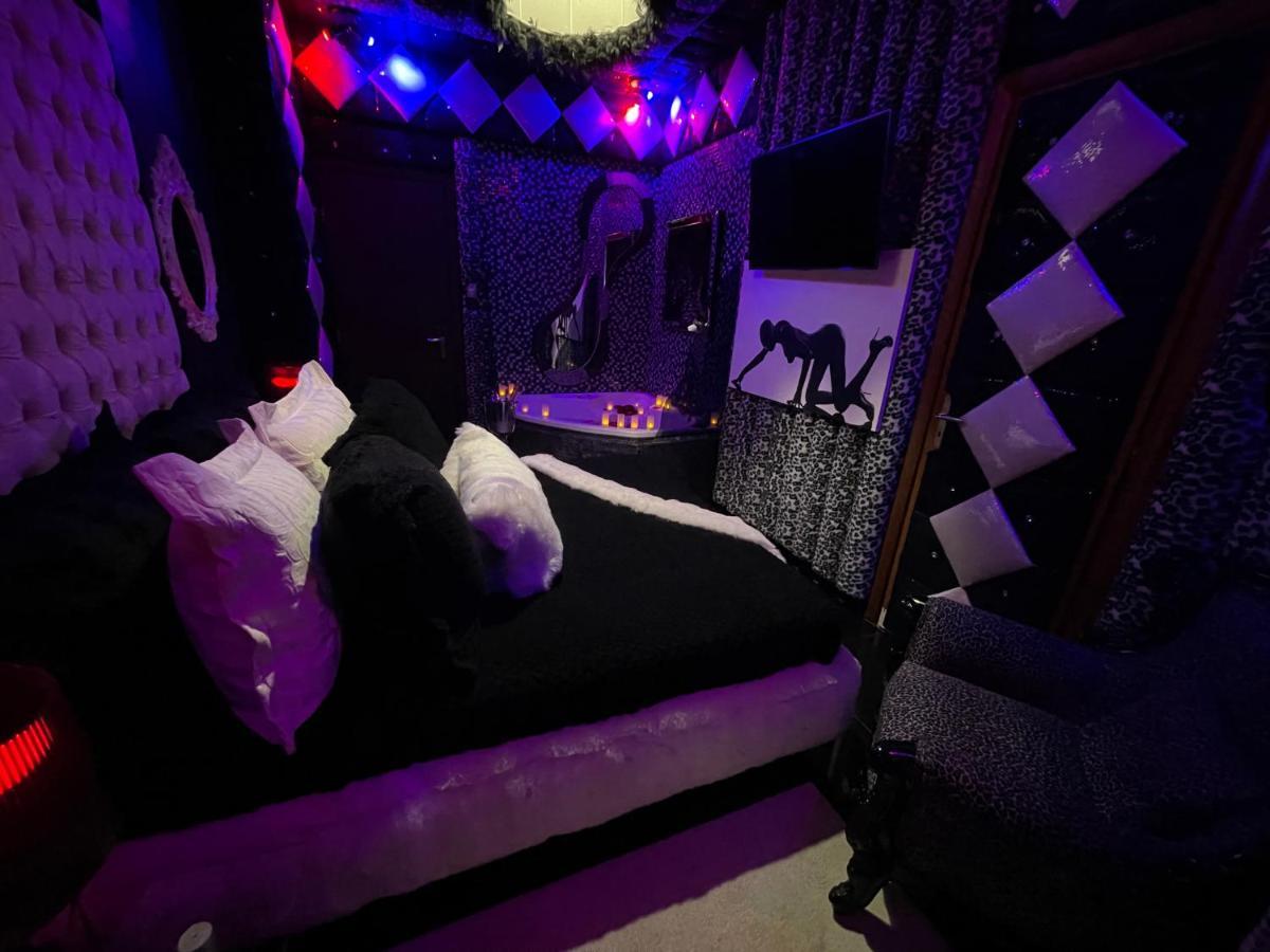 Love hotel Priamos Erato