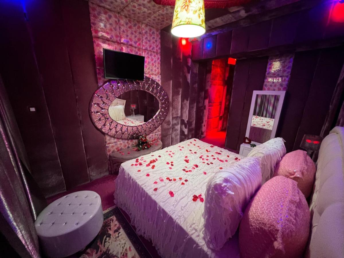 Love hotel Priamos Erato *