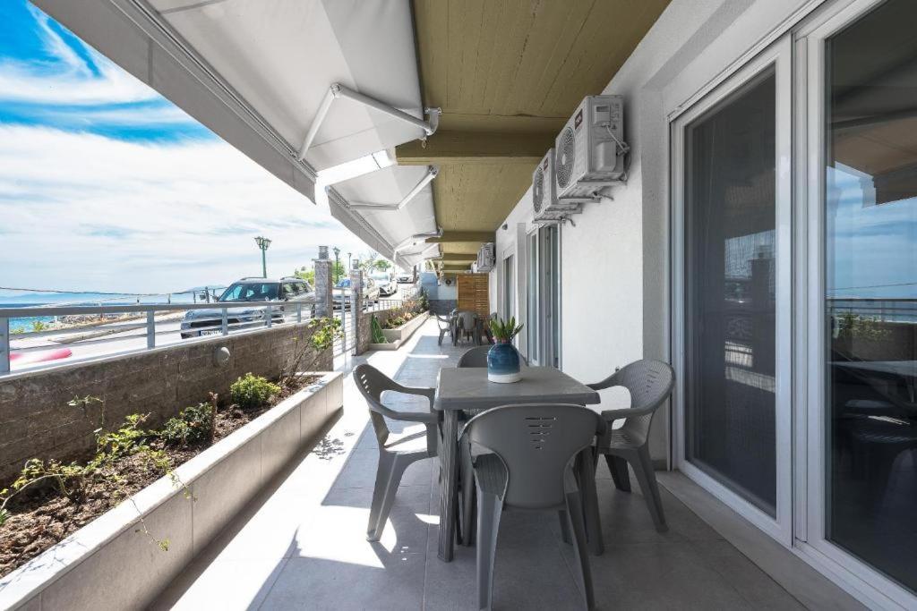 Blue Horizon 5 Apartment *