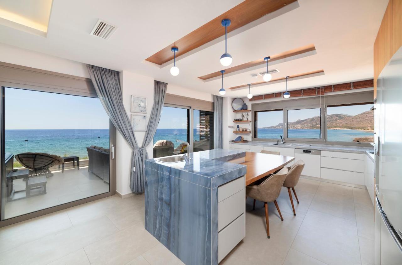 Moonlight Seafront Apartment *