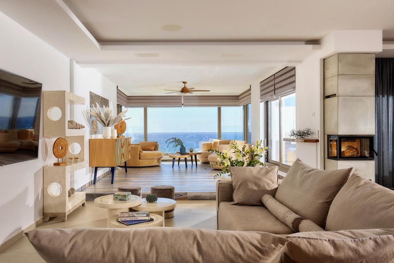 Moonlight Seafront Apartment