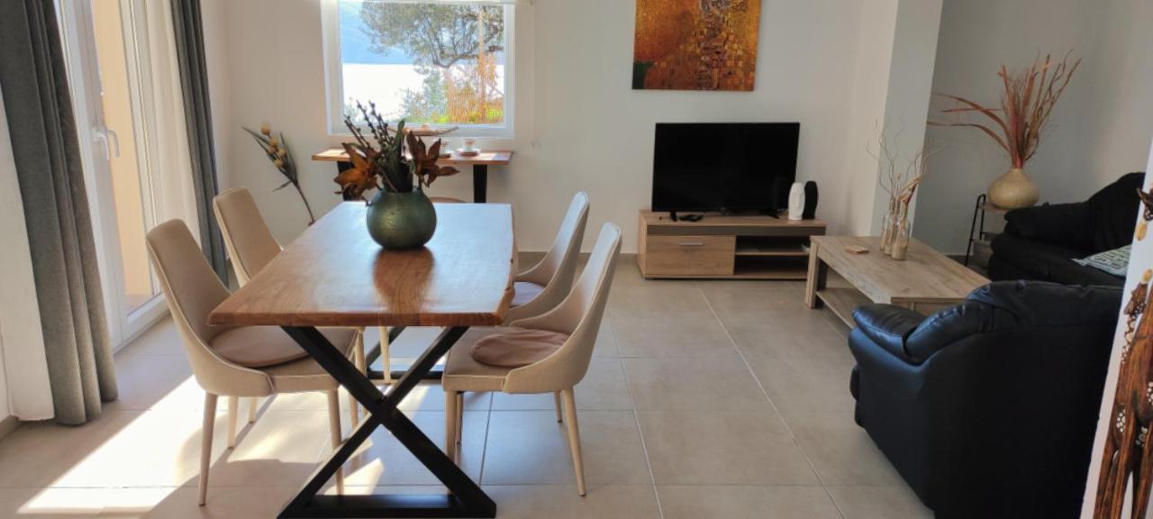 Amaryllis Apartment