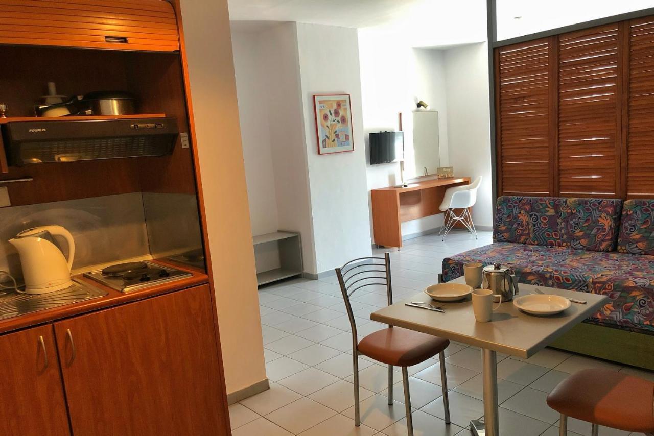 Caravel Aparthotel 3*