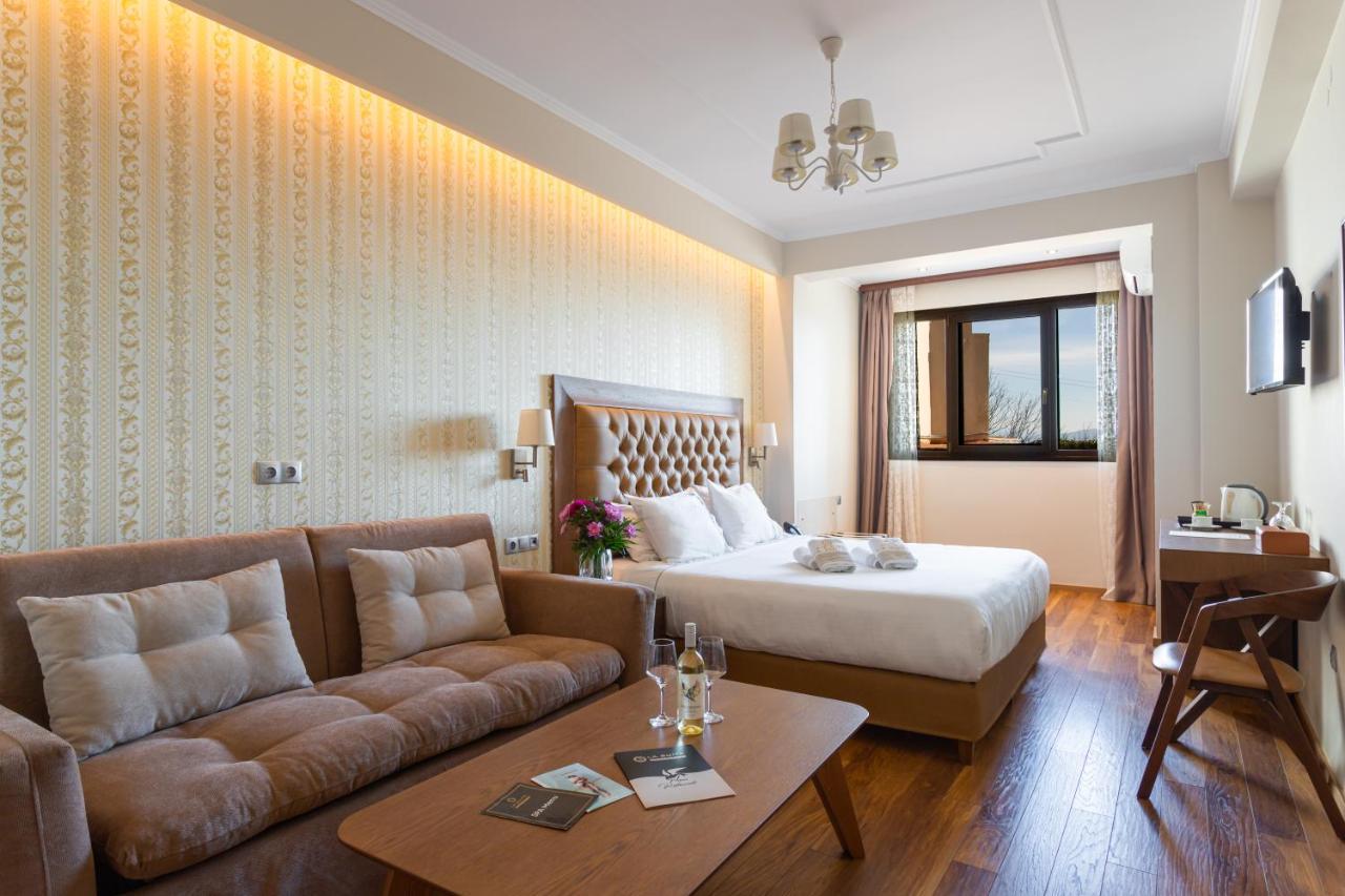 La Boutique & 4*