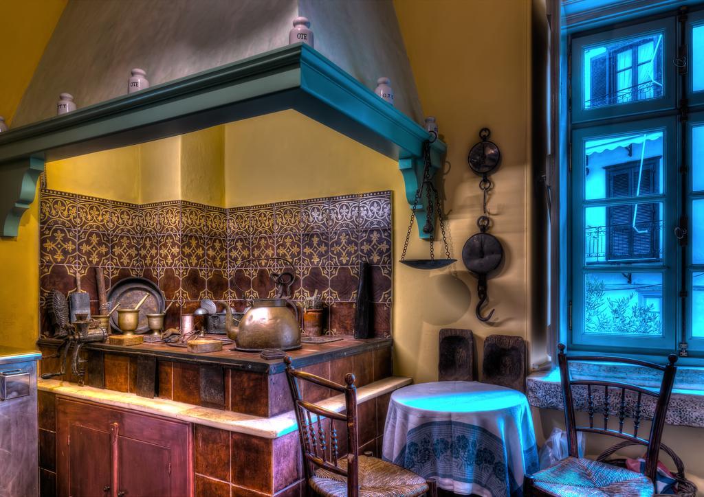 Cotommatae Hydra 1810 Hotel 4*