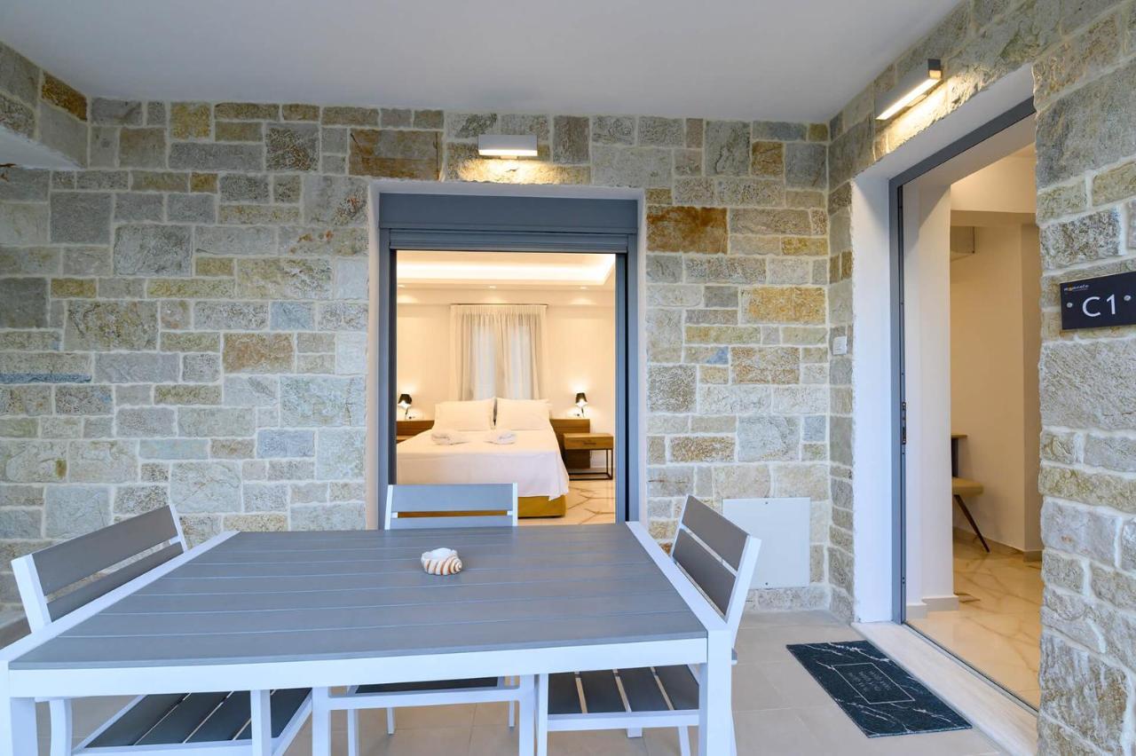 Momento Luxury Walking Distance From The *
