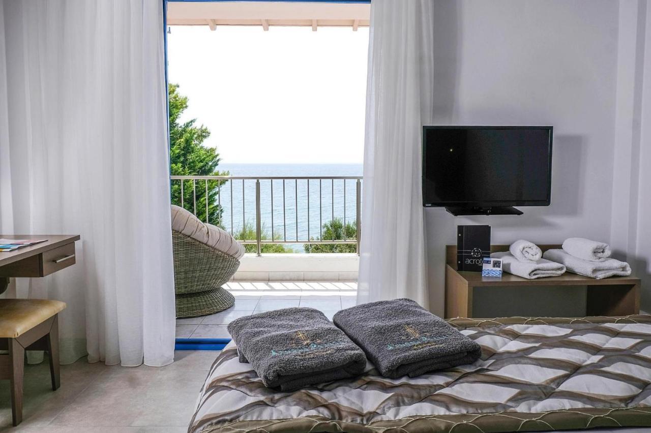 Apartment In Elia With A Shared Pool