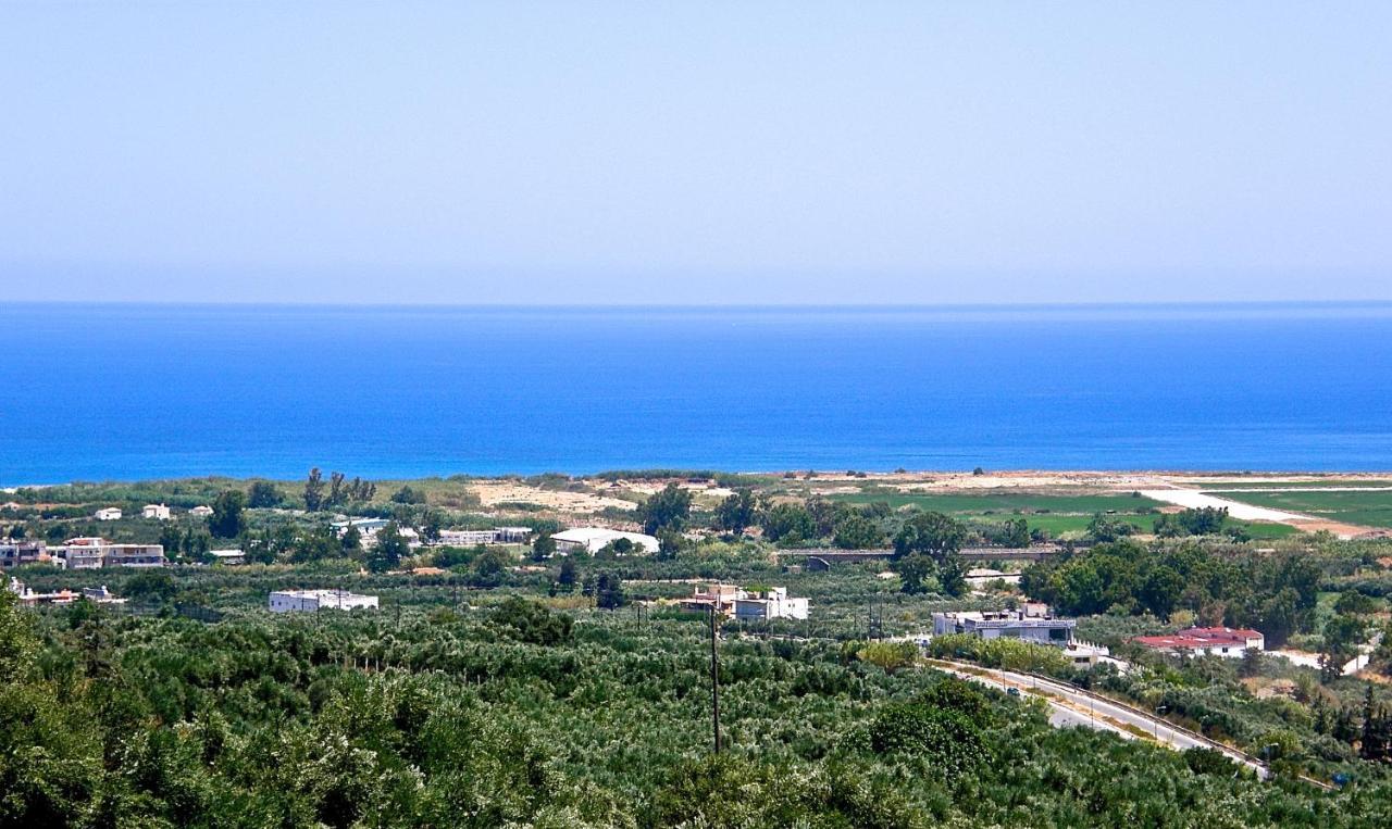 Modern With Infinity Pool Close To The Sea Villa
