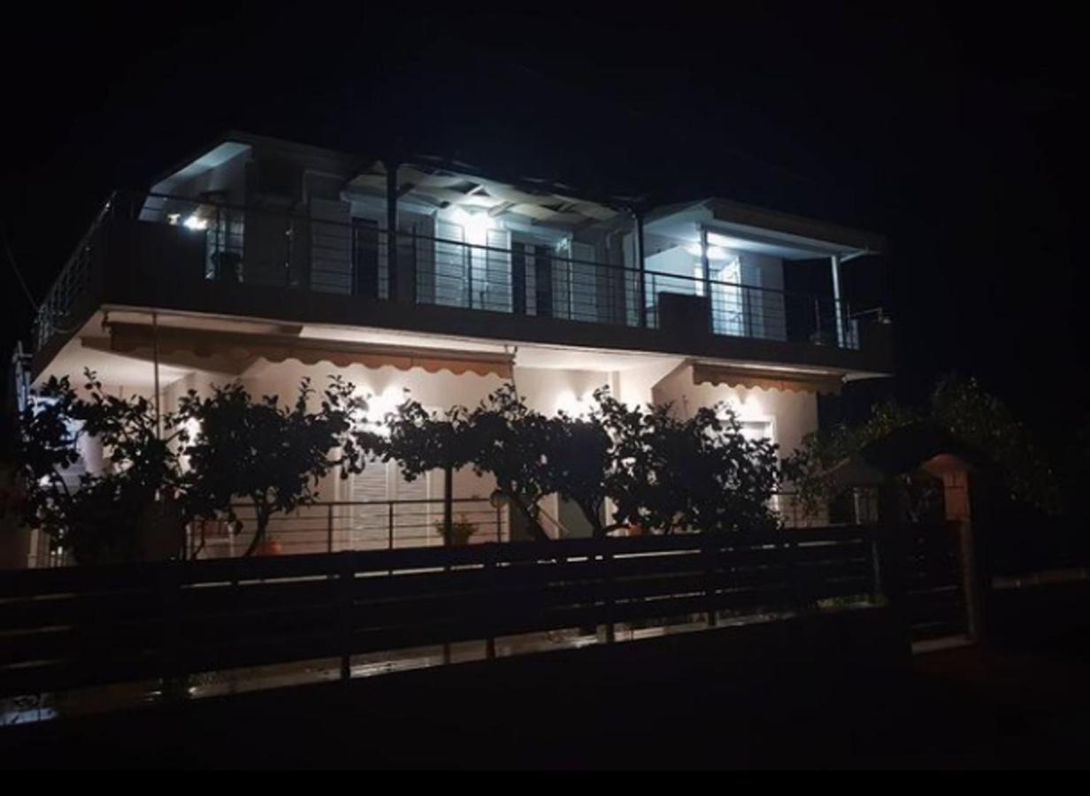 Paschali With 2 Bedrooms In Ammoudia