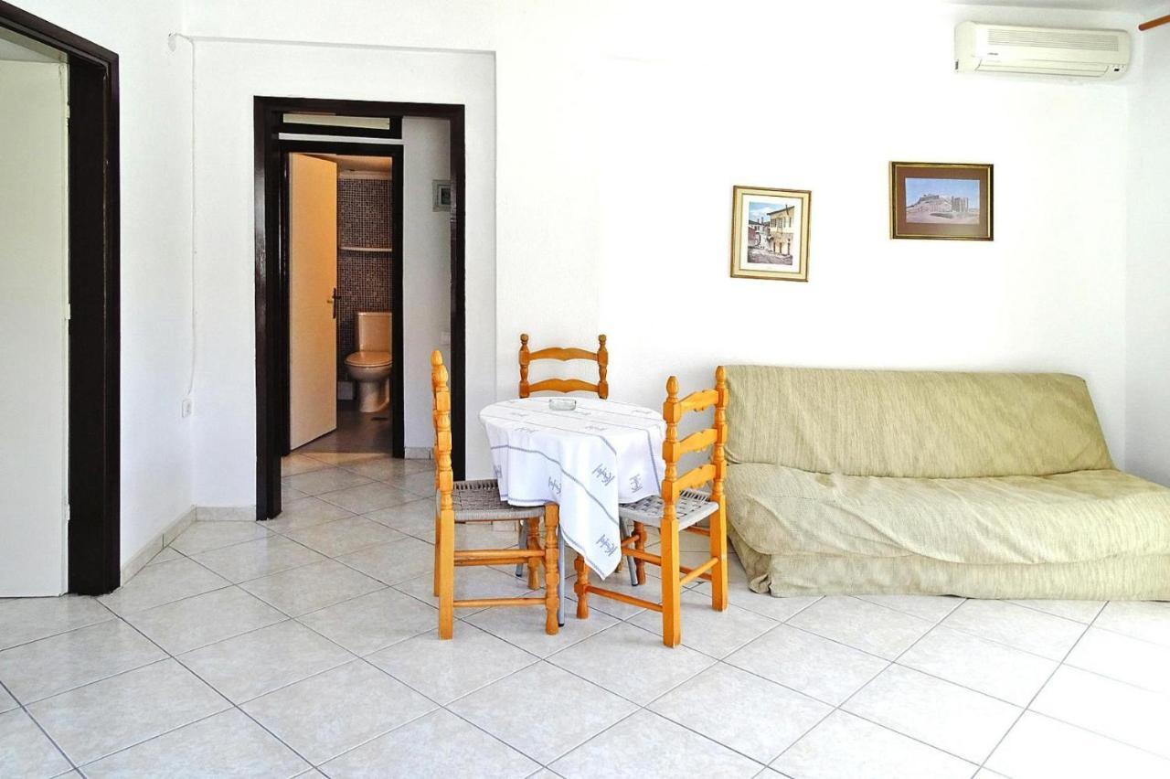 Apartment In By The Sea *