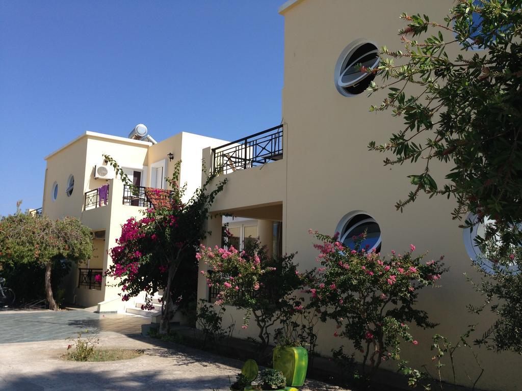Manine Aparthotel 2*