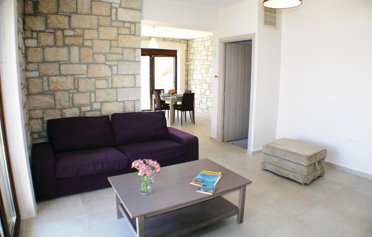 Petrina Kastri 3 Holiday home