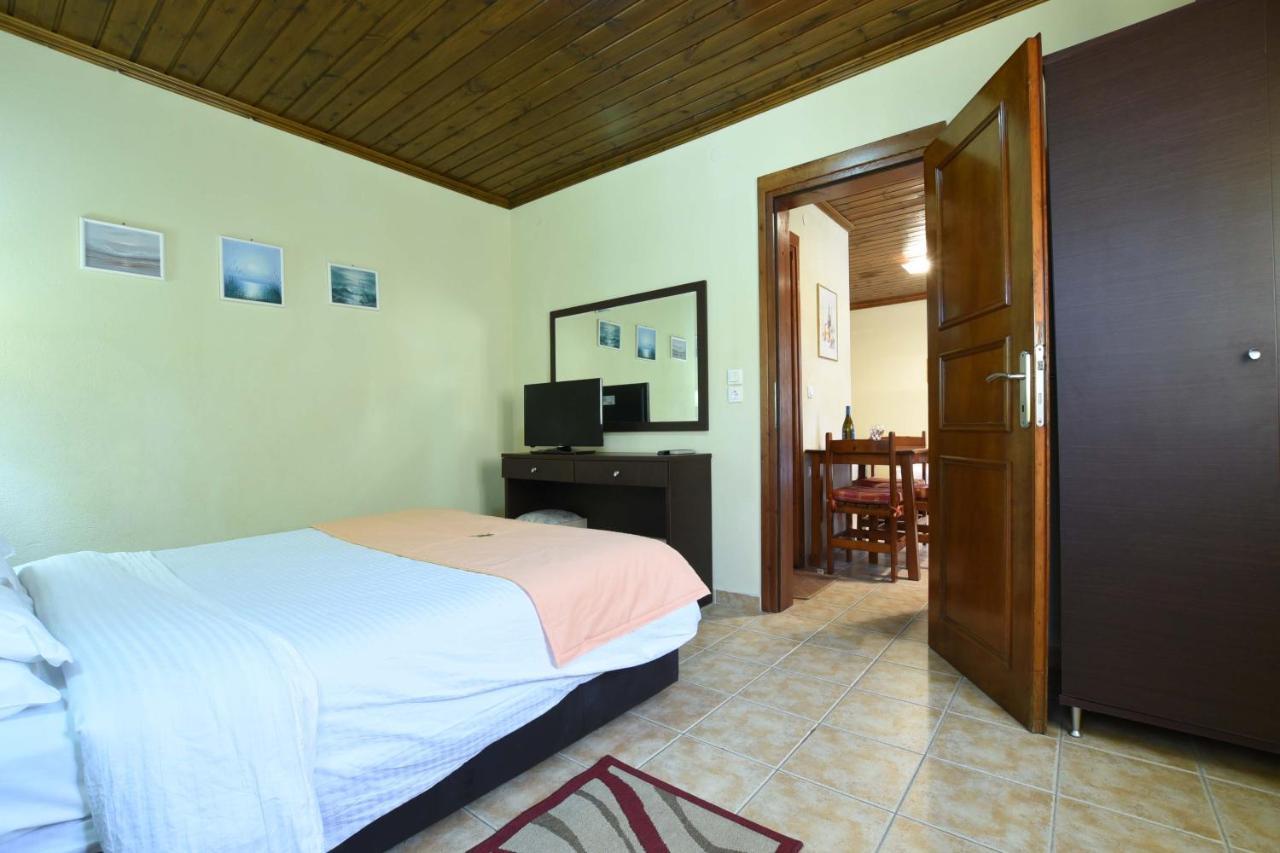 Apartment Haus Platanos & By The Sea *