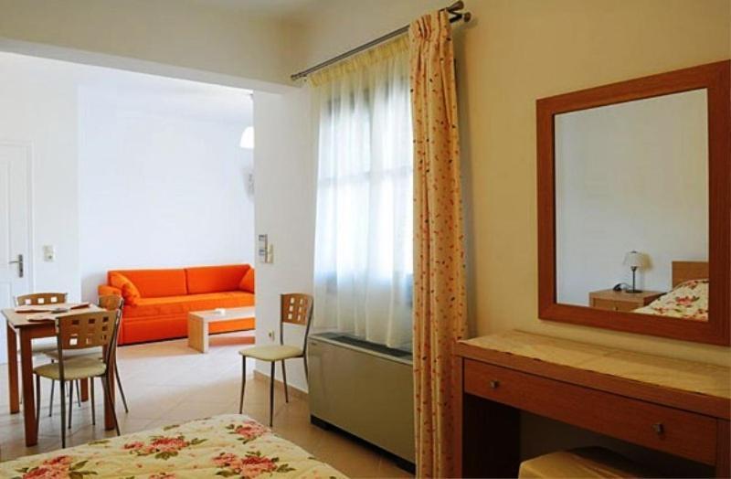 Augustis Aparthotel Ormos (Andros)