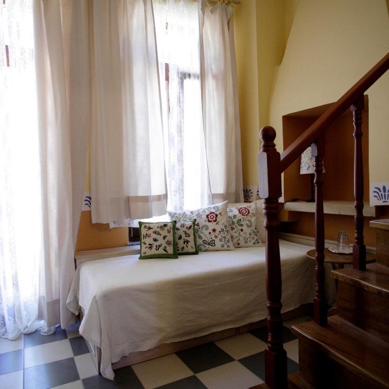 Traditional Ianthe Hotel Vessa
