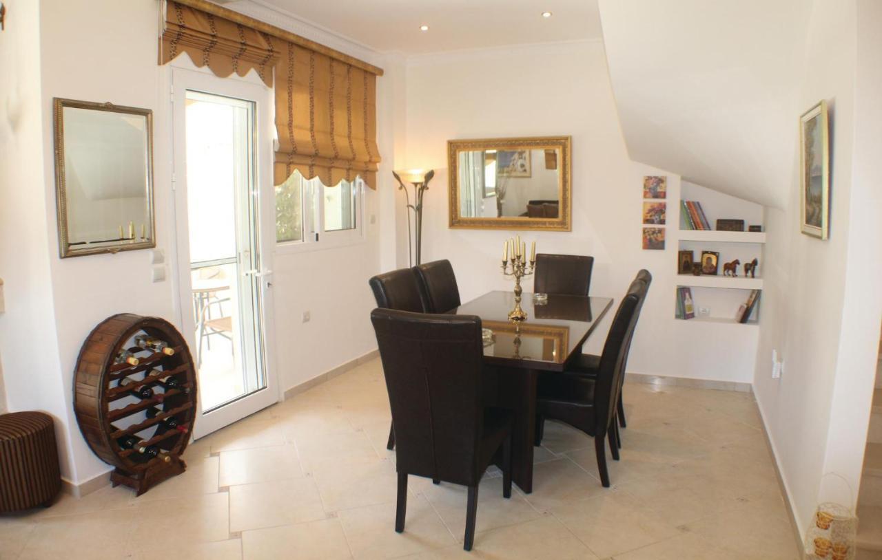 Nice Home In Nea Makri With Kitchen Holiday home