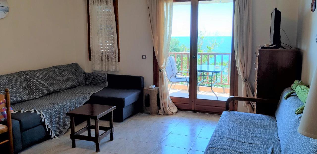 Kyana Big Blue Apartment