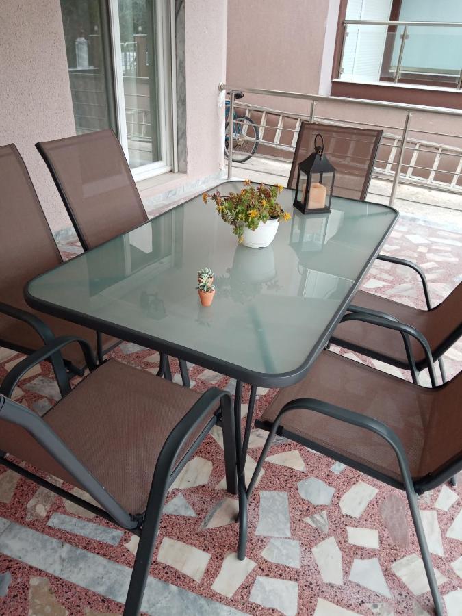 Apartment Roses 2