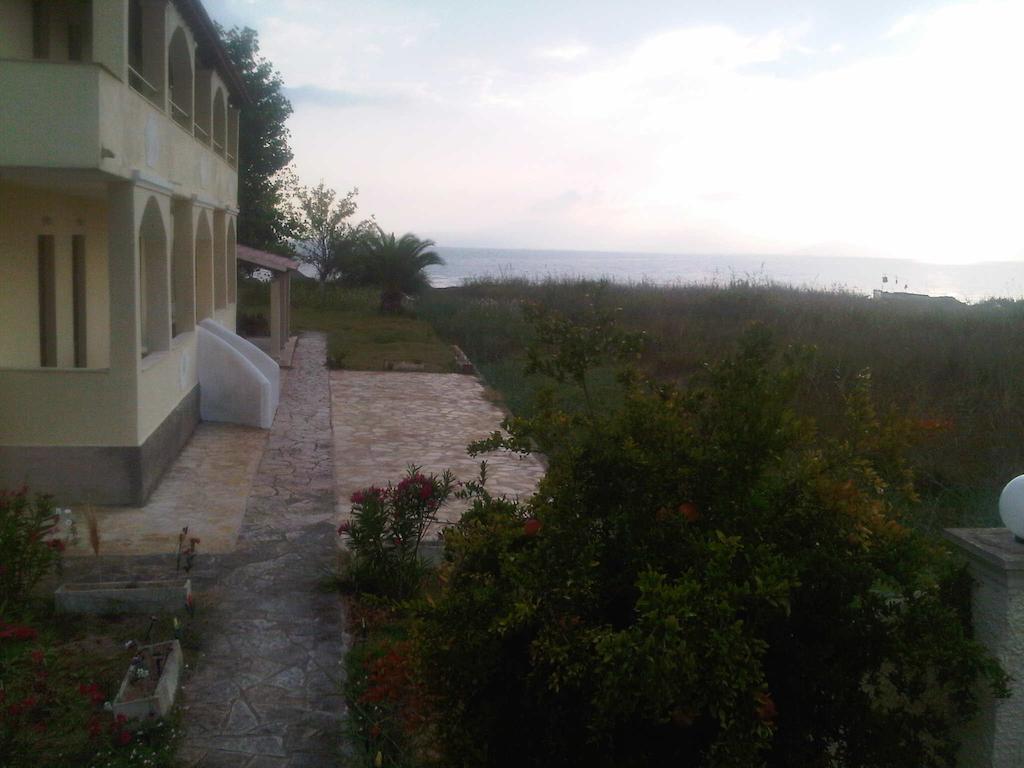 Virginia's Beachfront Apartment