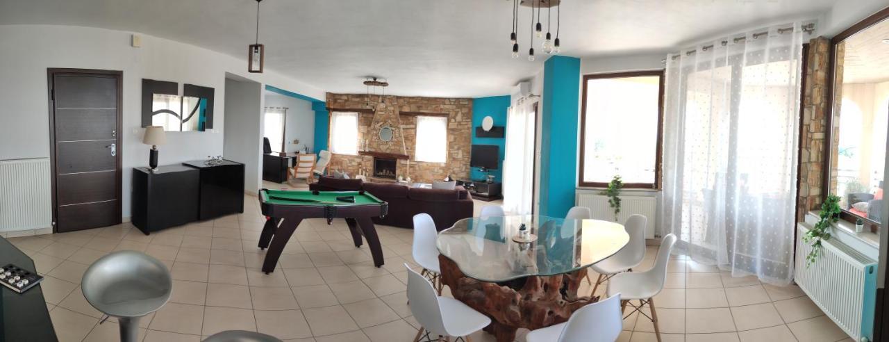 Moschoula - Sea View Grand *