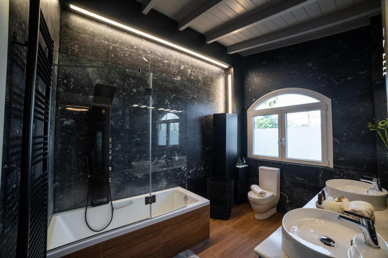 Daedalus Luxury - Seaview & Heated Pool Apartment
