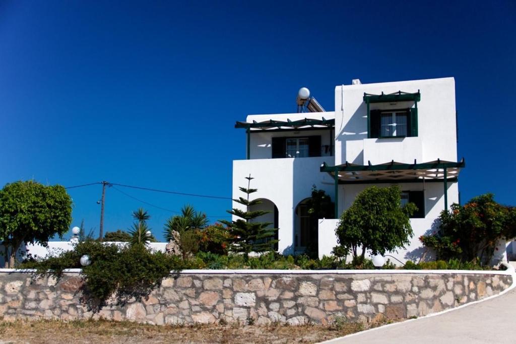 Apartment Akrothalassia Adamantas (Milos)